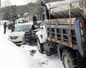 Morning snow brings chaos to roads